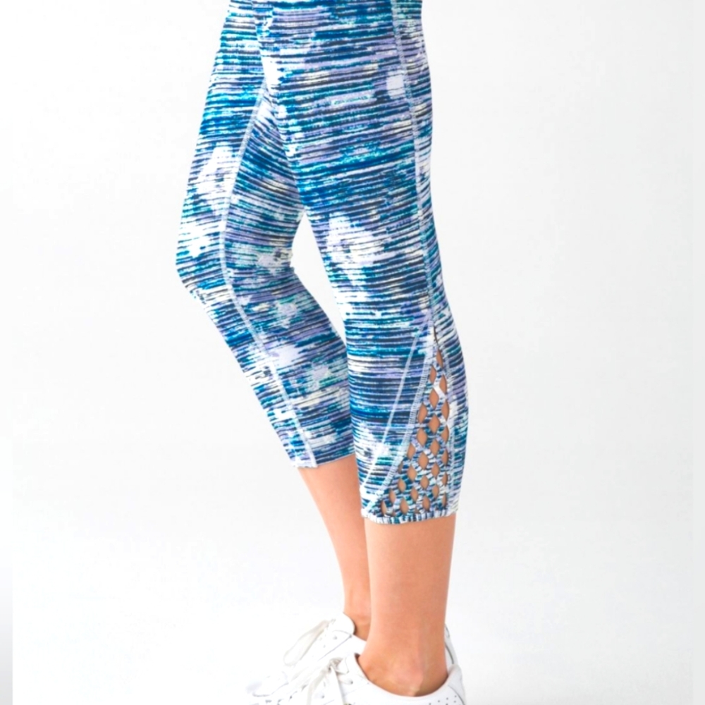 EUC LULULEMON High Waist Cropped Capri High Times Blurry Belle Size 2